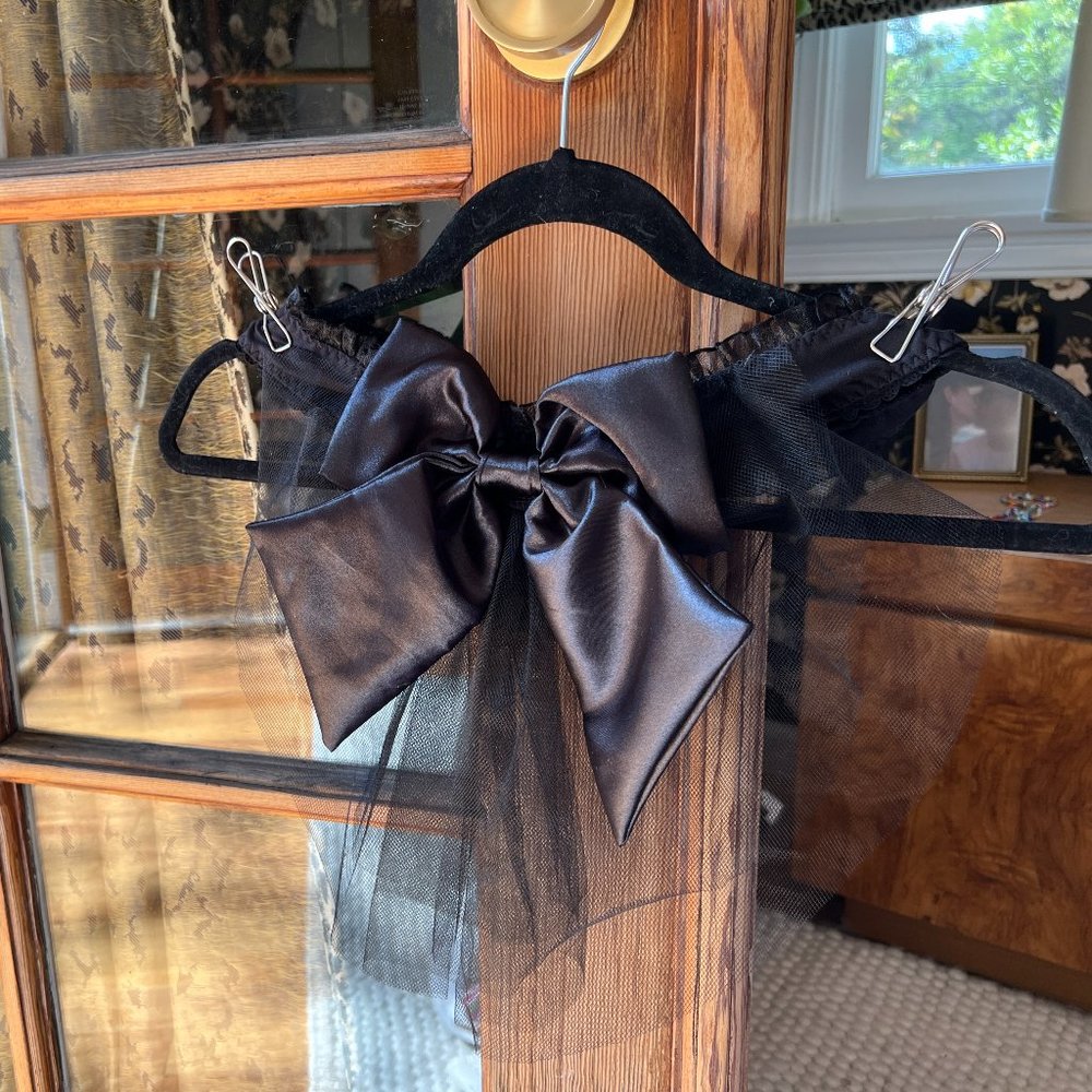 NEW LEG AVENUE Fun Black Bow Panties S/P - Put on a Show! Be a Present!